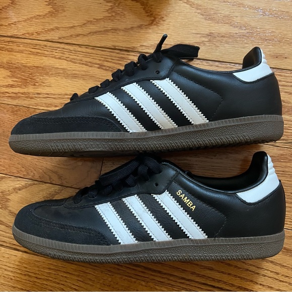 Big girls black and white adidas samba - Picture 2 of 4